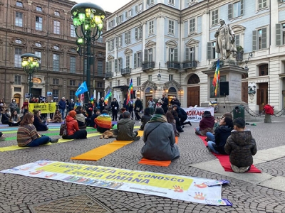 Rete 21 Marzo - mano nella mano contro il razzismo: flash mob a Torino